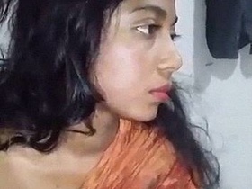 Indian babe gets naked for her sex broker