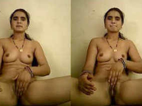 Married wife pleasures herself with fingers in Indian video