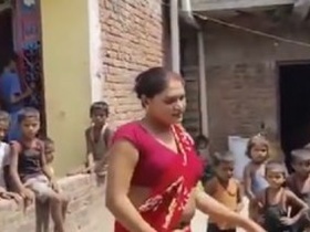 Indian hijra's seductive dance is a sight to behold
