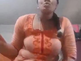 Bhabi's big booty takes center stage