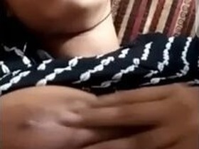 Desi girl Dezi flaunts her big boobs on VK