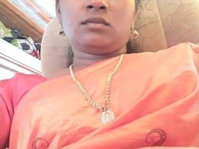 Horny bhabhi's MMS shows her unsatisfied and agitated side