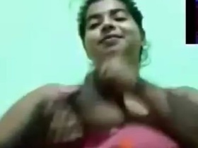 Girl shows off her fingering skills in a tantalizing video
