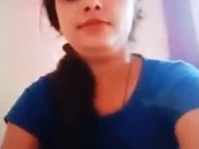 Indian bhabi flaunts her boobs and pussy in a mall