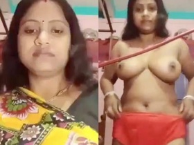 Beautiful Indian bhabhi bares it all in stunning nude video