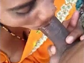 Bhabhi from the outskirts gets naughty