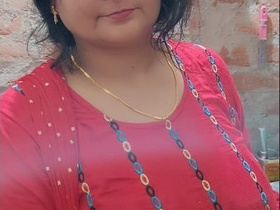 Panjabi bhabhi's large breasts on full display while pleasuring herself