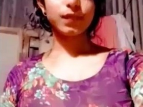 Beautiful country girl shows off her pussy in a steamy video