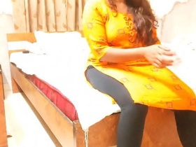 Desi woman seduces air conditioning technician with Hindi audio