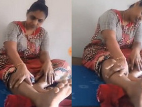 Desi aunty's bare legs on display