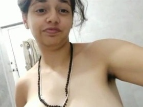 Desi bhabi strips naked in the bathtub