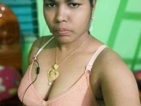 Pakhi Bhabi masturbates with fingers in unsatisfied video