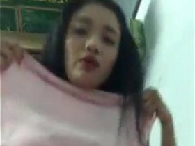 Khoe's Live Show: A Sexy Webcam Performance on Facebook