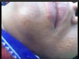 Mature woman in blue sari has sex in open field