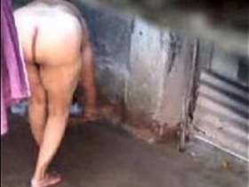 Desi aunty's outdoor bathing in the garden