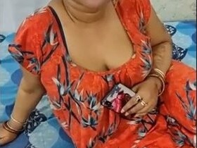 Desi bhabhi flaunts her naked body and has sex with her stepson