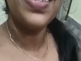 Bhabi teases boyfriend with her big tits and curvy body in video call