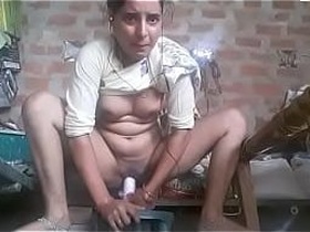 Indian bhabi masturbates with her fingers in village