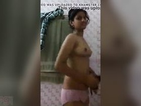 College girl with small boobs from Chennai flaunts her naked body in selfies