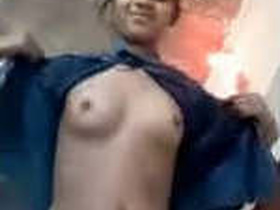 Desi babe flaunts her perfect body on VK