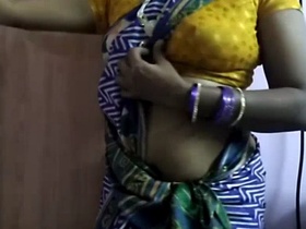 Aunty in sari masturbates to movies