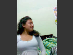 Desi aunty's stunning pussy in full HD