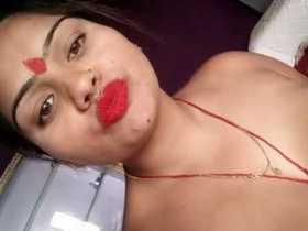 Nude Indian wife with wet hairy pussy takes full-body selfie for lover