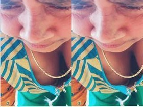 Exclusive amateur Indian aunty shows off her big boobs