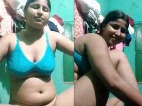 Desi wife shows off her sexy body in a hot video