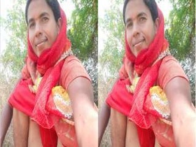 Indian amateur bhabhi gets naughty in exclusive video