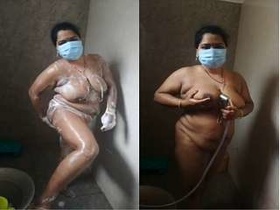 Amateur Indian bhabhi gets naked in the bathtub