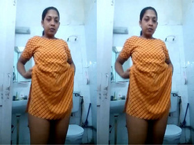 Exclusive video of Mallu babe exposing her boobs and pussy