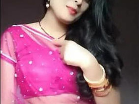 Bhabhi Heena Kumari shows off her navel in a transparent saree