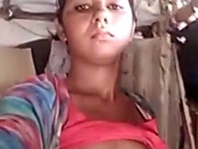 Indian girl's seductive nude selfies