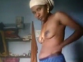 Tamil auntie from Salem goes nude in solo video