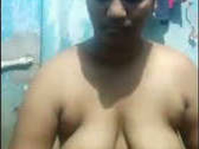 Desi bhabhi films herself in the bathroom