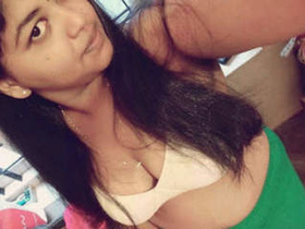 Nice Tamil Girl Fingers Her Chubby Pussy for a Good Sound