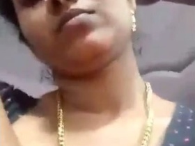 Mallu bhabhi flaunts her big boobs in MMS video