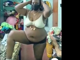 Tamil bhabhi gets naughty on camera