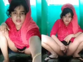 Married woman sends MMS to her ex-partner while peeing