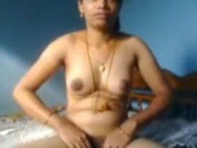 Desi bhabhi hides her boobs and gives a blowjob in secret