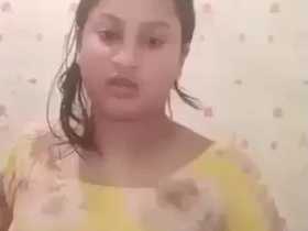 Bangladeshi girl masturbates vigorously with her fingers