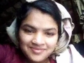 Indian woman flaunts her natural body in a solo video