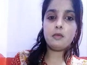 Hairy Indian girl's nude selfie video