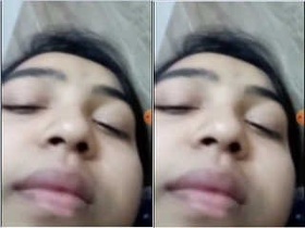 College girl gets fucked by her boyfriend in a video call