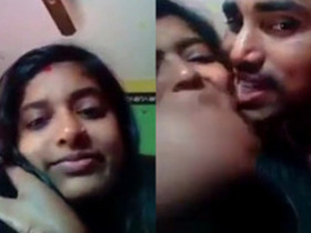Indian couple gets turned on by passionate kissing before having sex