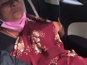 Desi Aunty's secret rendezvous inside the car
