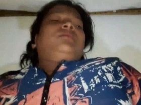 Desi girl MMSing her pussy fucked