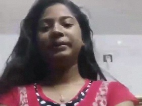 Indian girl exposes herself in nude selfies