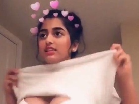Nude Indian girl shows off her body in solo video